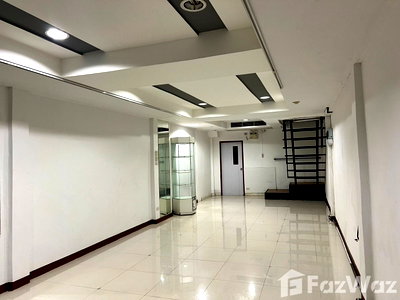Townhouses for rent Tesco Lotus Extra Rama 4 : Studio Townhouse for rent in Khlong Tan Nuea, Bangkok  1844152