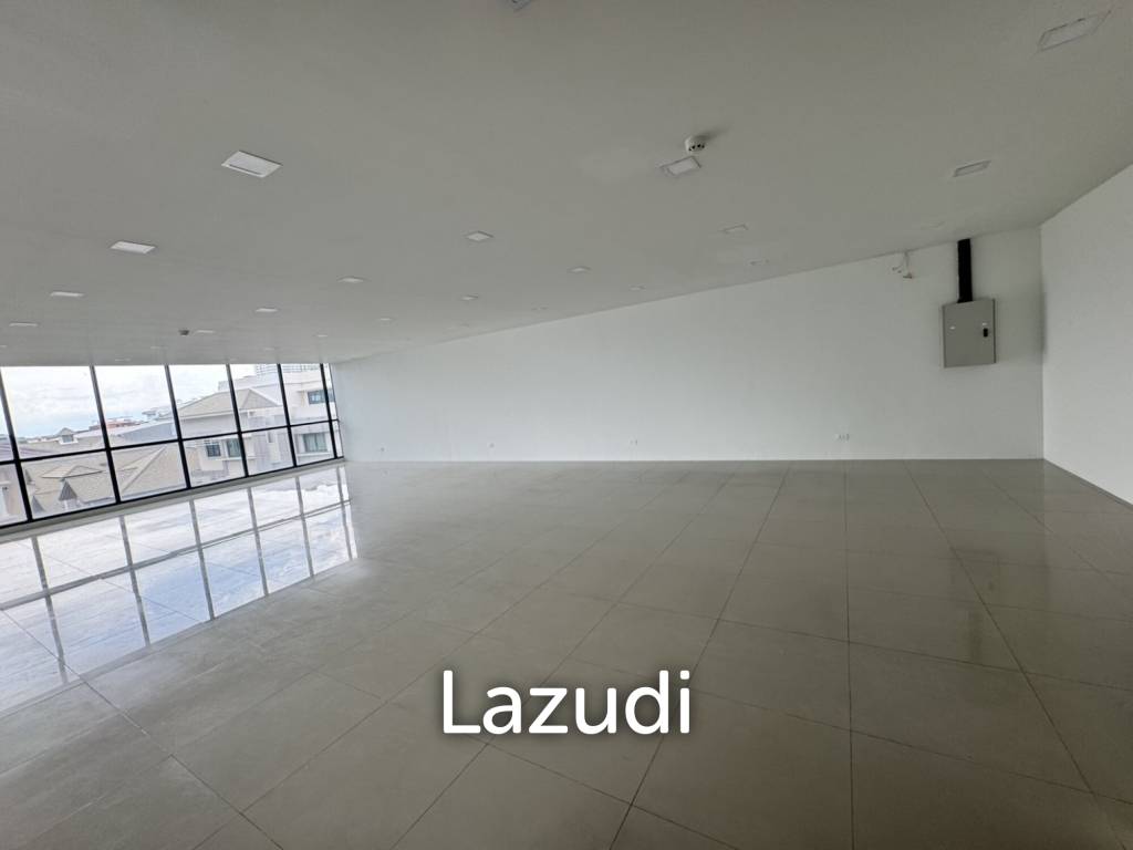 picture 200 sqm modern corner office for rent in Chong Nonsi Yannawa Bangkok - 8/18
