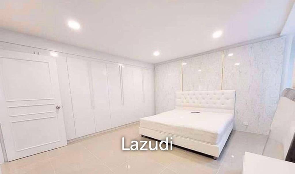 รูป 220 sqm condo on 12th floor in Khlong Toei Bangkok - รูปที่ 4/8