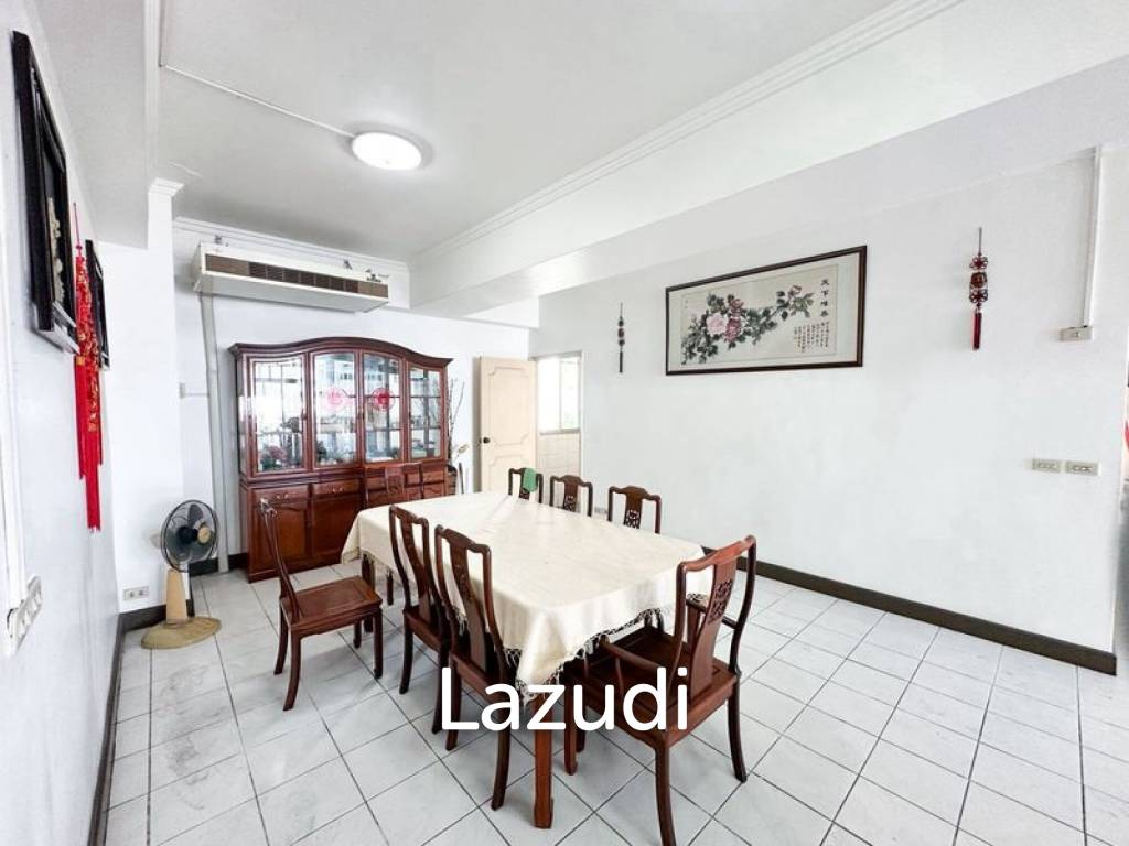 picture 215 sqm 3 Bed Condo on 11th Floor at Royal Castle Pattanakarn Suan Luang - 3/9