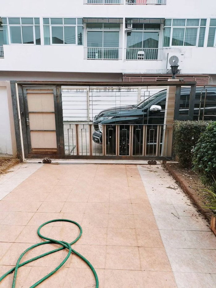 picture Single house for sale in Sriracha, Mangmee Srisuk Grandville Village. Great value! - 11/11
