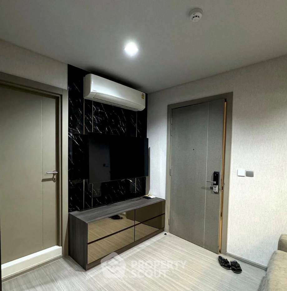 picture 1-BR 33 Sqm Condo At Life Asoke - Rama 9, 300m to MRT Phra Ram 9 (ID 3069791) - 2/6