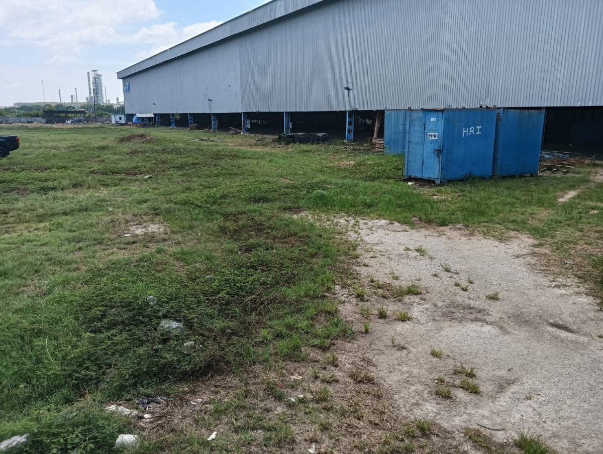 picture Land with a Large, Ready-to-Use Workshop Building - 6/11