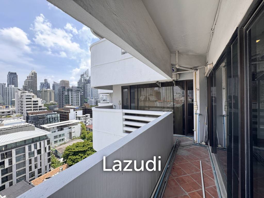 รูป 205 sqm 3-Bed Condo with Huge Terrace in Khlong Toei Nuea, Bangkok - รูปที่ 33/36