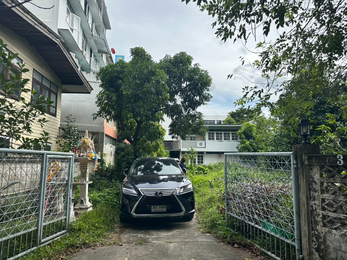 รูป ขายบ้านเดี่ยวครึ่งตึกครึ่งไม้สักทอง แปลงใหญ่ 181 ตร.ว. ทำเลเมืองนนทบุรี ใกล้ท่าน้ำนนท์ เหมาะอยู่อาศัยหรือลงทุน - รูปที่ 3/15