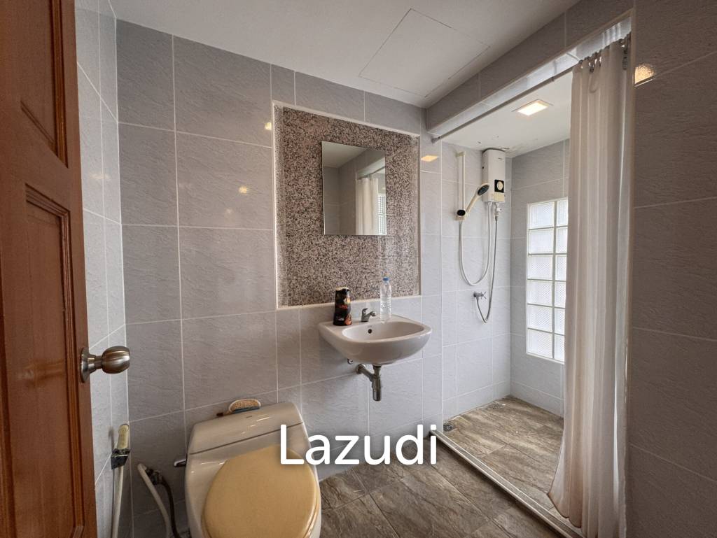 รูป 205 sqm 3-Bed Condo with Huge Terrace in Khlong Toei Nuea, Bangkok - รูปที่ 11/36