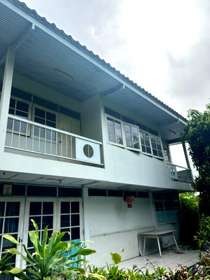 Houses for sale Nonthaburi : Rare Classic 2-Story Teak Wood & Concrete House for Sale: 181 Sq.W. Prime Land in Mueang Nonthaburi Near Nonthaburi Pier