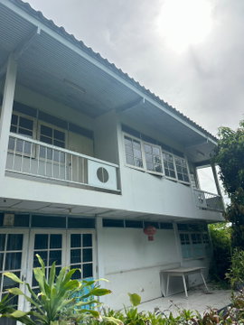 Rare Classic 2-Story Teak Wood & Concrete House for Sale: 181 Sq.W. Prime Land in Mueang Nonthaburi Near Nonthaburi Pier
