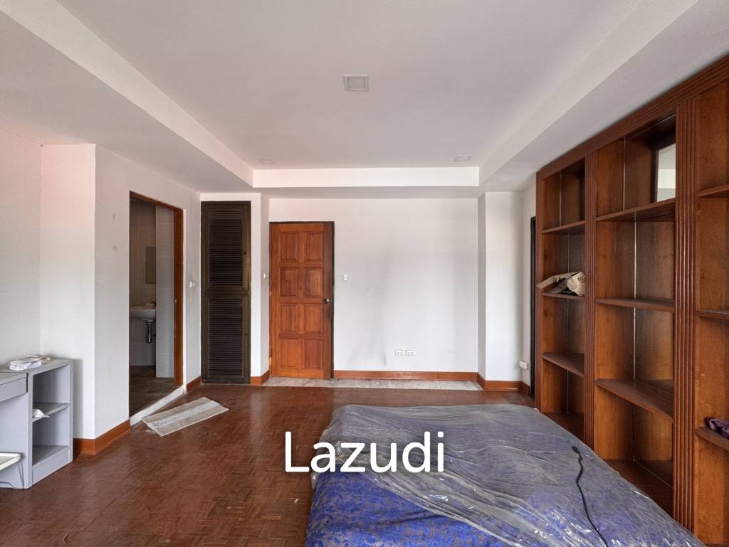 รูป 205 sqm 3-Bed Condo with Huge Terrace in Khlong Toei Nuea, Bangkok - รูปที่ 17/36