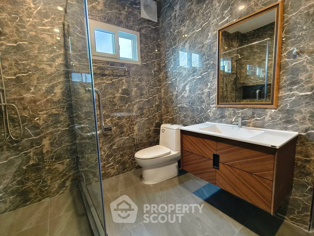 รูป บ้าน 4 ห้องนอน พร้อมเลี้ยงสัตว์ ใกล้ BTS เอกมัย โครงการ Ekkamai House (ID 3072457) - รูปที่ 21/25