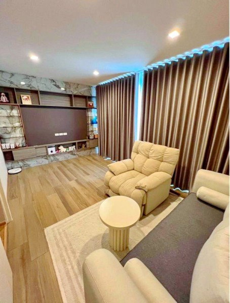 รูป เฉลิมพระเกียรติ ร.9 87-91 พร้อมเฟอร์ฯบิวท์อินครบ ARL บ้านทับช้าง 900 ม. ให้เช่าทาวน์โฮมหรู 3 ชั้น 2นอน 4น้ำ 20ตร.ว.  240ตร.ม. - รูปที่ 3/8
