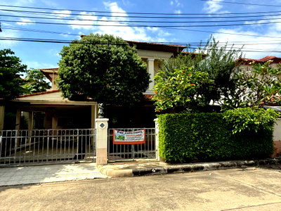 Houses for sale Nonthaburi : Beautiful, newly renovated house for sale in Grand Canal Village, Prachachuen. 94.5 square wa.
