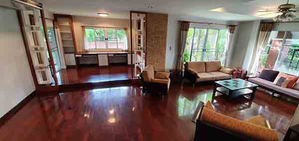 picture Spacious 2-Storey Detached House for Rent with Maid's Room - 3/28