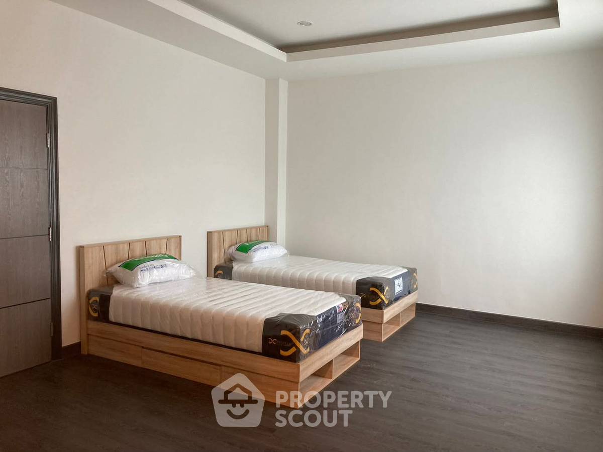 รูป บ้าน 4 ห้องนอน พร้อมเลี้ยงสัตว์ ใกล้ BTS เอกมัย โครงการ Ekkamai House (ID 3072457) - รูปที่ 16/25