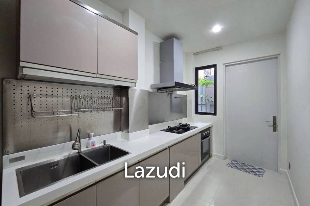 picture 4 Bed 5 Bath 440 sqm modern 3 storey detached home in The Gentry Phatthanakan 2 - 10/29