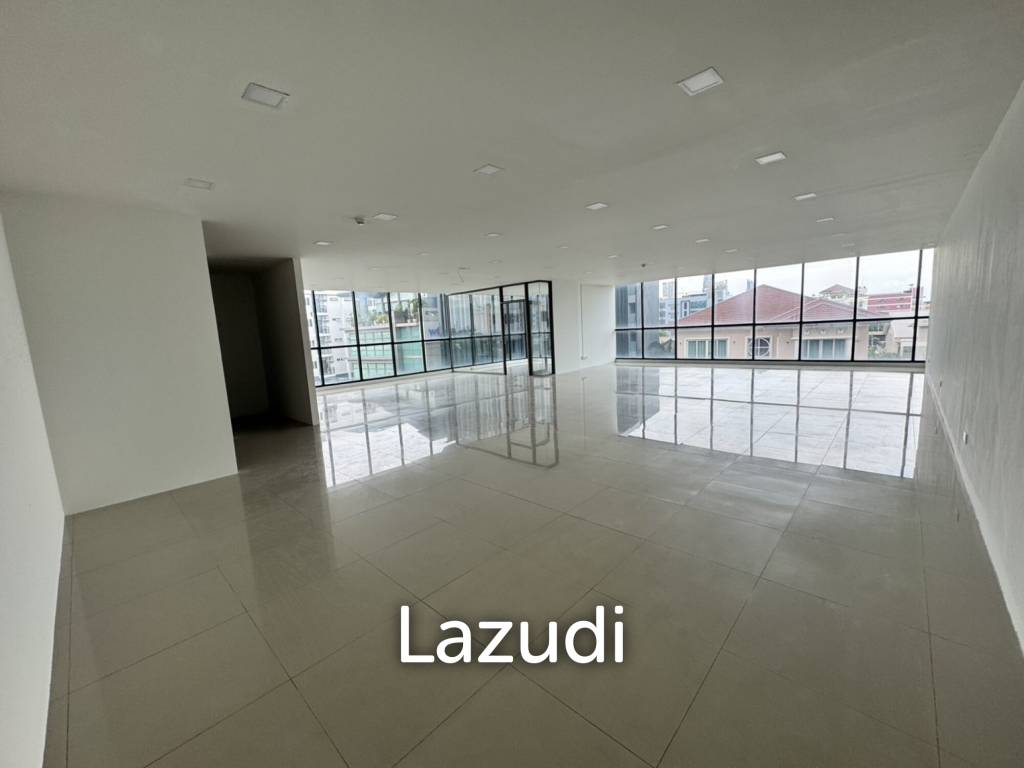 picture 200 sqm modern corner office for rent in Chong Nonsi Yannawa Bangkok - 7/18