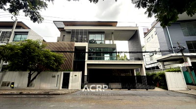 Houses for sale Bang Kapi : For Sale: Modern Luxury 3‑Storey Home with Private Pool & Lift in Rama 9 – The Gentry