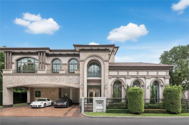 Houses for sale : Single house for sale, Super Luxury mansion, The Grand Pinklao-Alpina. The largest sample house in the project Ready to move in (H6922)