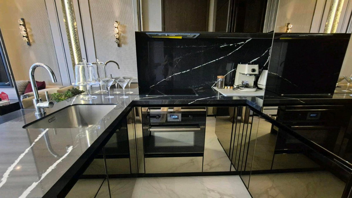 รูป 🔥 THE ESSE Sukhumvit 36 ห้อง Luxury 1 Bedroom Plus ใกล้ BTS ทองหล่อ เพียง 40,000 บาท/เดือน ✨ คอนโดหรูสุขุมวิท 36 พร้อมเข้าอยู่ 🏙️ - รูปที่ 3/6