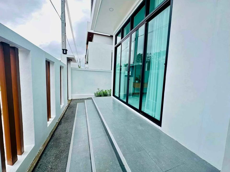 รูป บ้านเดี่ยว 2 ชั้น MODERN STYLE / ต.แม่เหียะ อ.เมืองเชียงใหม่ จ.เชียงใหม่ T.063-664-9056 - รูปที่ 3/31
