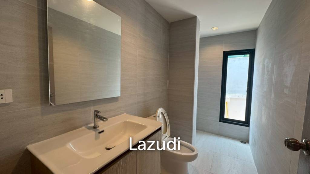 picture Charming 4-Bedroom Villa for Sale at European Thai House - 22/25