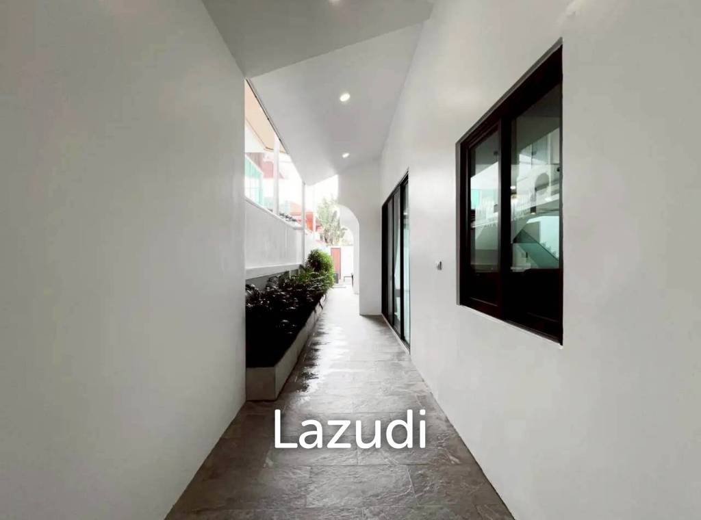picture Newly Renovated 2-Storey Pool Villa for Sale at Eakmongkol - 25/27