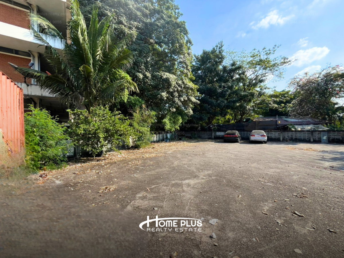 picture Land for sale with potential plot on Soi Ramintra 36, - 6/7