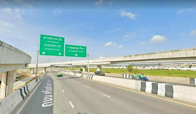 รูป ที่ดินเปล่า 217 ตร.ว. 868 ตร.ม.พระจอมเกล้า ลาดกระบัง 2.5 กม.  ติดถนนใหญ่ .นานาชาติ ตลาด สนามบินสุวรรณภูมิ - รูปที่ 6/8