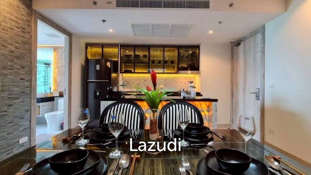 picture Luxury High-Floor Two-Bedroom Sea View Condo - 2/9