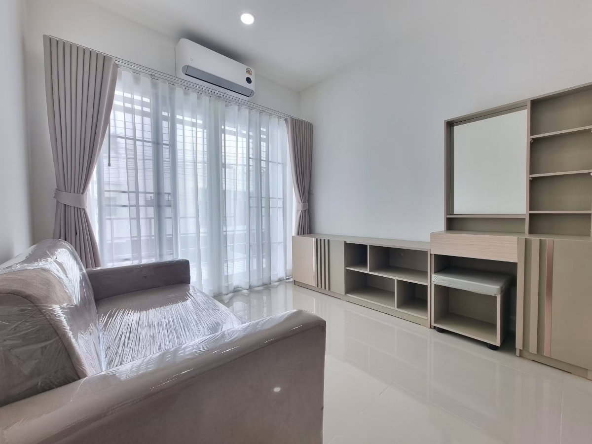 รูป 🏡 บ้านให้เช่า ทาวน์โฮม 2 ชั้น รีโนเวทใหม่ พร้อมเฟอร์นิเจอร์ใหม่ ตกแต่งครบ ในโครงการคุณภาพ ใกล้สนามบินเชียงใหม่ โซนแม่เหียะ ทำเลดี เดินทางสะดวก - รูปที่ 5/10