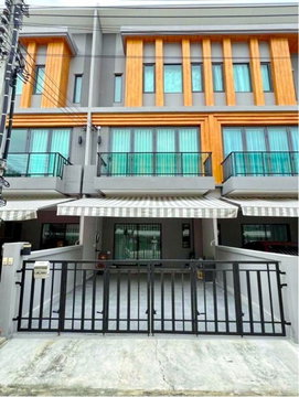 Chaloem Phrakiat Rama 9 87-91 with fully built-in furniture, ARL Ban Thap Chang 900 m. Luxury townhome for rent, 3 floors, 2 bedrooms, 4 bathrooms,
