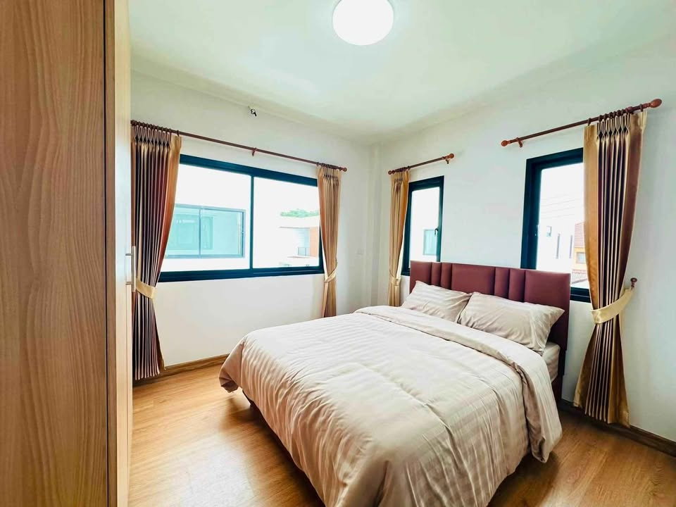 รูป บ้านเดี่ยว 2 ชั้น MODERN STYLE / ต.แม่เหียะ อ.เมืองเชียงใหม่ จ.เชียงใหม่ T.063-664-9056 - รูปที่ 21/31