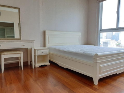 🏙️✨ FOR RENT: Ivy Sathorn — HIGH-FLOOR MODERN LIVING IN THE HEART OF SATHORN!  💰 Rental Price: 20,000 THB/month | 📲 Line ID: @condobkk (with @)  
