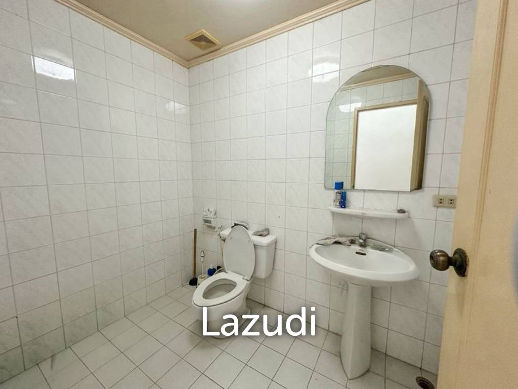 picture 215 sqm 3 Bed Condo on 11th Floor at Royal Castle Pattanakarn Suan Luang - 5/9