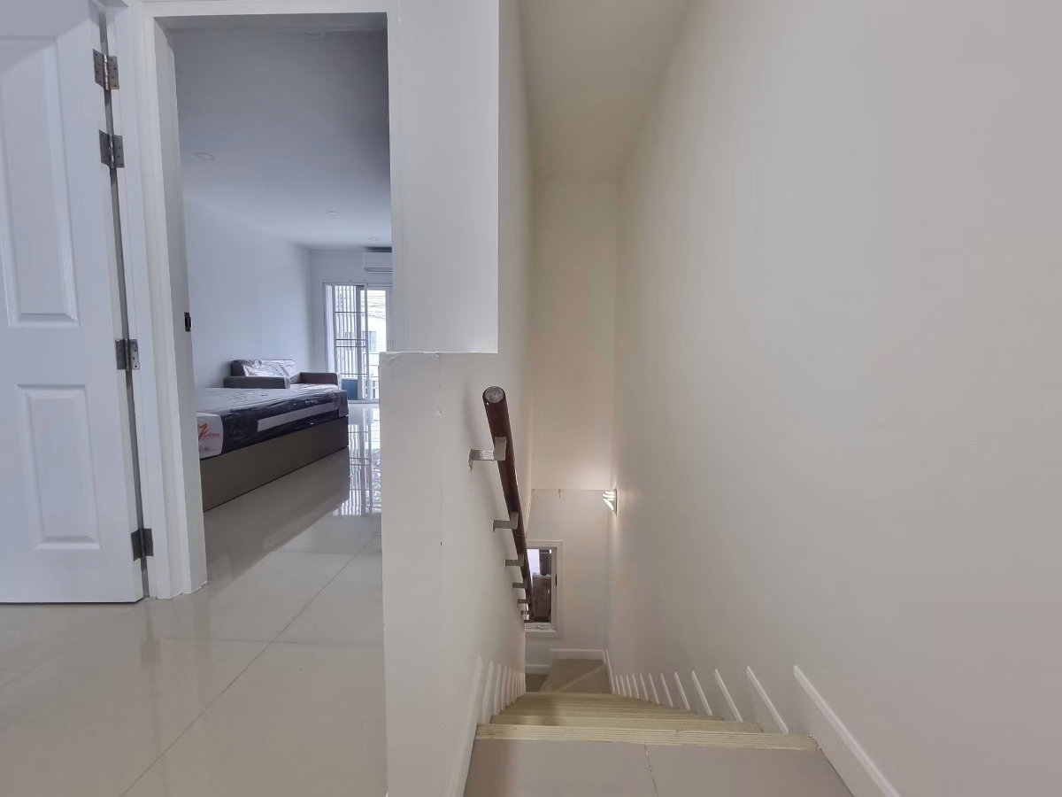 รูป 🏡 บ้านให้เช่า ทาวน์โฮม 2 ชั้น รีโนเวทใหม่ พร้อมเฟอร์นิเจอร์ใหม่ ตกแต่งครบ ในโครงการคุณภาพ ใกล้สนามบินเชียงใหม่ โซนแม่เหียะ ทำเลดี เดินทางสะดวก - รูปที่ 9/10