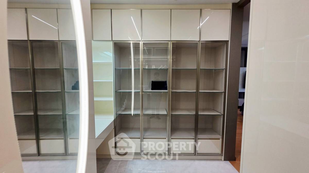 รูป คอนโด 3 ห้องนอน 192 ตร.ม. ให้เช่า มาร์ค สุขุมวิท ใกล้ BTS พร้อมพงษ์ 100 ม. (ID 3069715) - รูปที่ 9/10