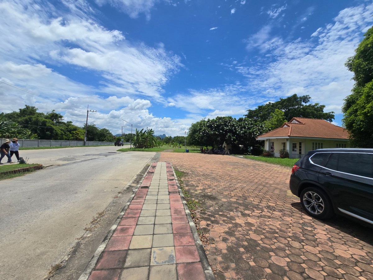 รูป ขายที่ดินเปล่าติดถนนพหลโยธิน ใกล้โรบินสัน ติดปั๊มน้ำมันปตท. โครงการบ้านแสงสุวรรณ ถนนพหลโยธิน ตำบลนิคมสร้างตนเอง อำเภอเมืองลพบุรี จังหวัดลพบุรี - รูปที่ 8/42