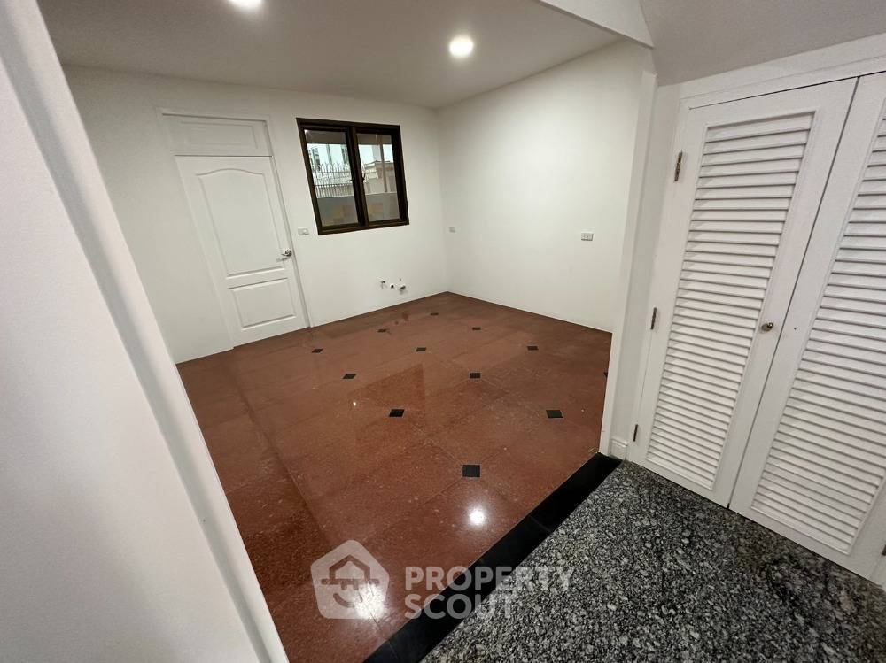 picture Pet-Friendly 5-Bed House 524 Sqm in Khlong Chaokhun Sing, Wang Thonglang (ID 1228087) - 5/8