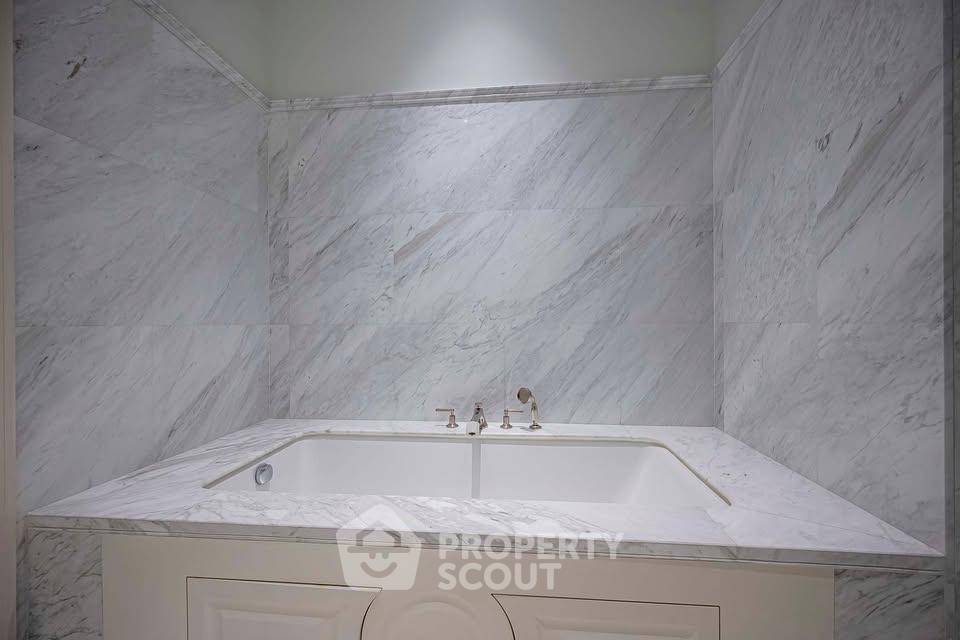 picture 3-BR Condo 263 Sqm At 98 Wireless, 200m to BTS Phloen Chit (ID 3047922) - 11/15
