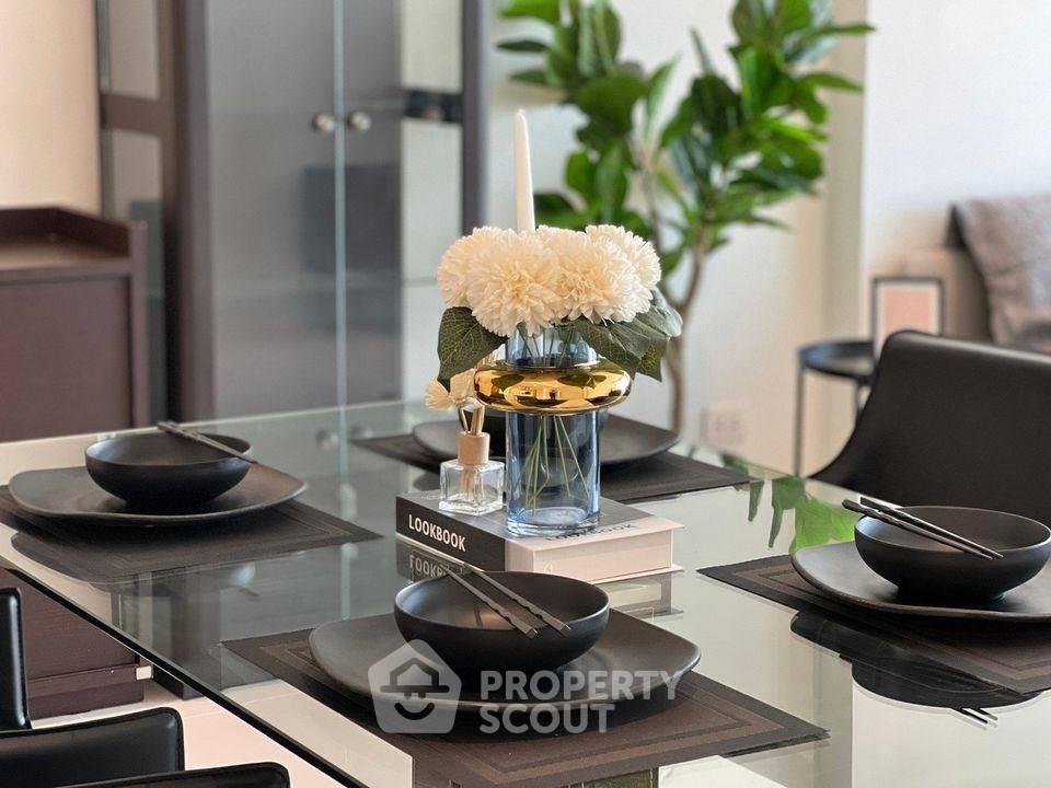 picture High-Floor 2-BR 105 Sqm Fullerton Sukhumvit, 400m to BTS Ekkamai (ID 3073552) - 6/15