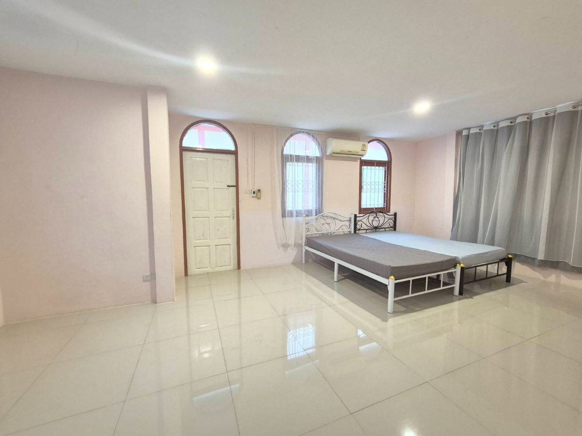 picture For rent house single latphroa101 size 120sqw.4bed 2 bath 10 Car park  pls add line paolin1 - 4/8