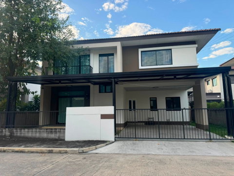 For rent in Wararom Premium Kaew Nawarat project, Chiang Mai – Doi Saket area. Convenient location, near Central Festival Chiang Mai. RH-26