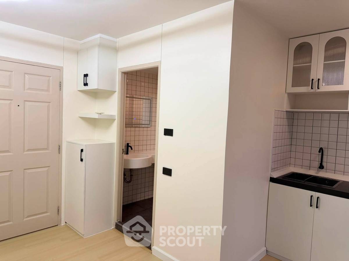picture Well-Priced 1-BR Condo at Lumpini Condo Town Bodindecha Near BTS/MRT (ID 3074334) - 7/10