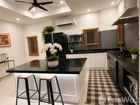 Smart home with solar installation 6535199