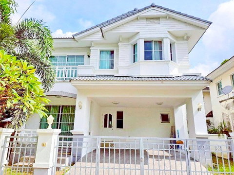 Mega Bangna 5.7 km., 80 square wah, On Nut-Wongwaen, Sukhapiban 2, 2-storey detached house for rent, 4 bedrooms, 220 square meters, fully furnished,