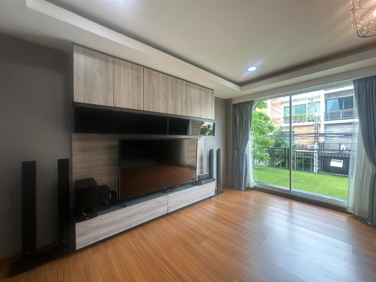 รูป 🏠ทาวน์โฮมหรู 4 ชั้น พร้อมระเบียงสวนชั้น 2 เดินได้รอบบ้าน 3 ด้าน Rare Unit ปรัชญาโฮมทาวน์ @ลาดพร้าว 71 - รูปที่ 9/24