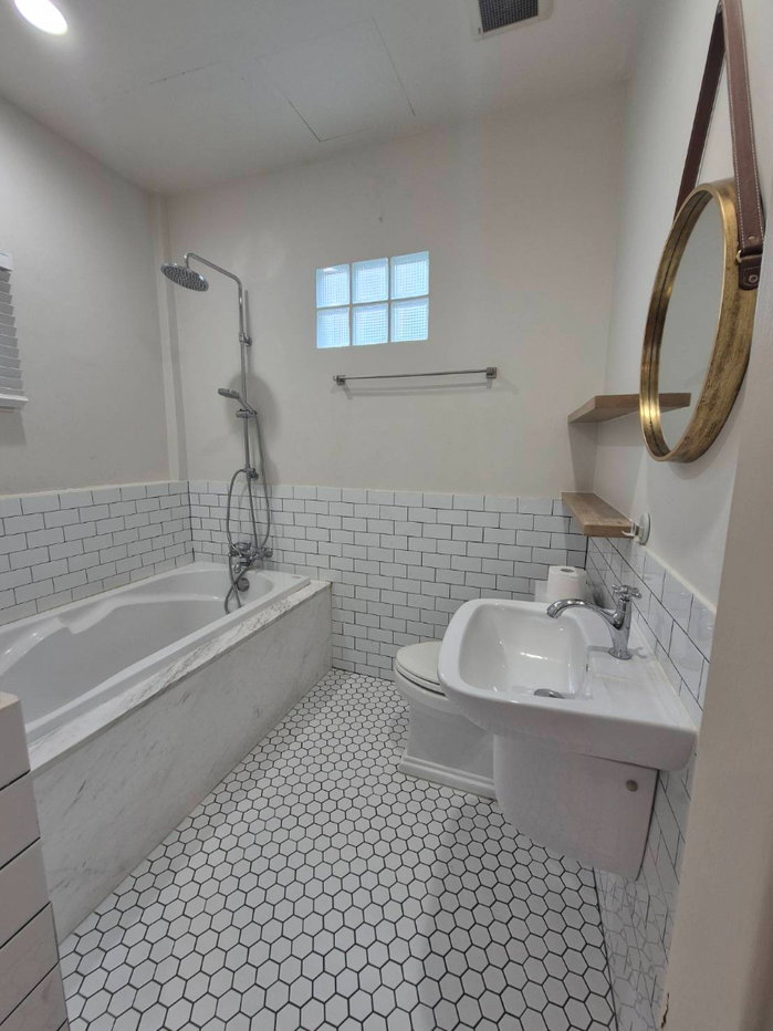 picture For rent house single 210sqw. 4bed 4 bath 150,000 per month please add line :paolin1 - 6/15