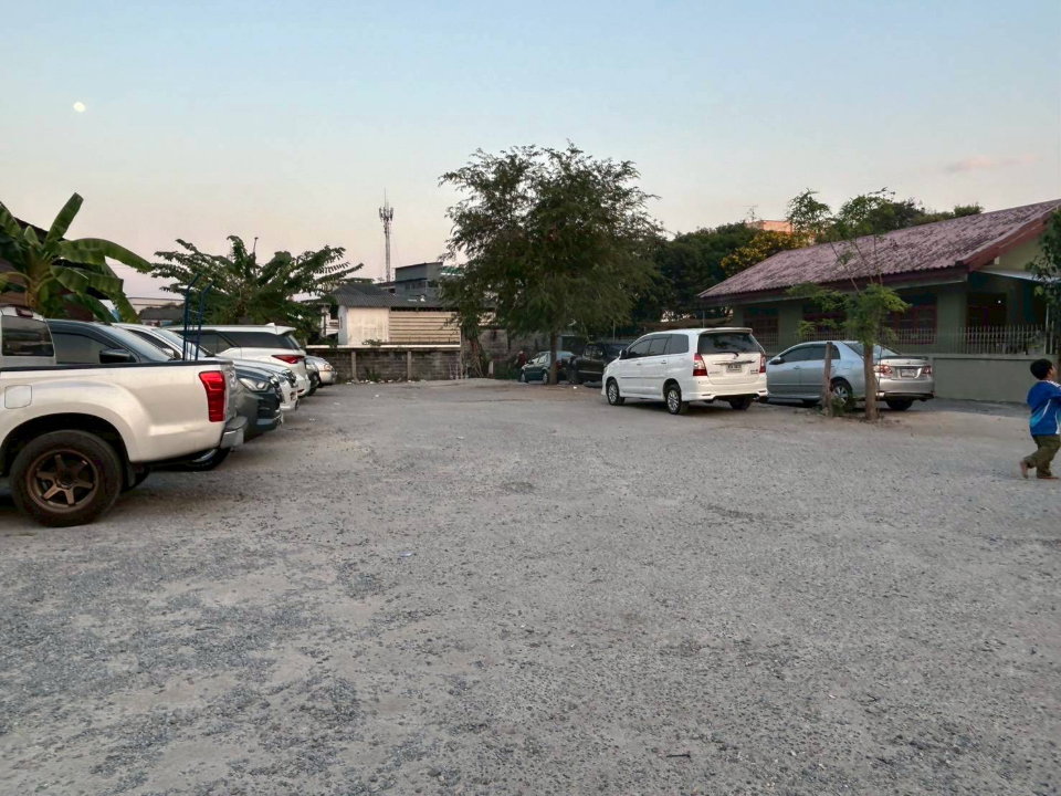 รูป ให้เช่าบ้านและที่ดิน 1ไร่เศษ ไกล้เกษตร ลาดปลาเค้า เช่าถูก 40000 แอทไลน์ paolin1 - รูปที่ 3/5