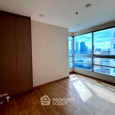 คอนโดให้เช่า : คอนโด 2 ห้องนอน 53 ตร.ม. ที่ Sathorn House ใกล้ BTS สะพานซากุ 90 ม. (ID 3075271)