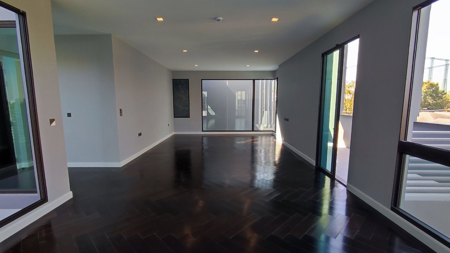 picture 95E1 - Ninety Five East One 4 bedrooms, for sale - 6/25